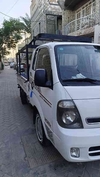 السلام عليكم 
​🚗  كيا بنكو (Kia Bongo) - 2016
​موديل: 2016
العداد: ماشية 98 الف
الحالة: نظيفة جدًا
الرقم: بغداد
الملكية: باسمي، تحويل ثاني يوم 
​✨ المواصفات والمميزات:
​التدفئة والتبريد: شغال.
​نظام الصوت: مسجل، شاشة عرض، وكاميرا للرجوع إلى الخلف (البگ).
​الإطارات (التخم): تخم تاير جديد (أبو الخط الأبيض).
​الصدر: صدر جديد كوري أصلي.
​الإنارة: لايت أبيض LED جديد.
​ محجر تسگام (يحتاج تكملة،  كان بمكانه قطعة إعلان سبالت سابقًا).
​💡 ملاحظة مهمة:
​ (المولدة): غير مشمول مع السيارة. يمكن التفاهم على سعره بشكل منفصل.
​💰
​السعر المطلوب: 115 ورقة
​يوجد مجال بسيط للسعر (حق الجية).
المكان بغداد 
​ الهاتف: ***********
