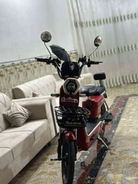 دراجة شحن للبيع حجم 20موديل 24جاهزة كل  نقص  ماكو  السعر  300وبيها مجا...