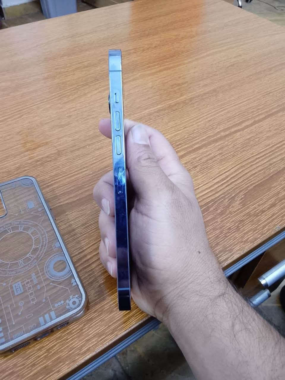 ايفون ١٣ بروماكس حالة النظافه ١٠٠ بالميه 
مكفول من اي فتح او تبديل
ذاكرة ٢٥٦  
📞***********
مكان الامين الثانيه
