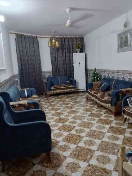 #دار سكن للبيع
200متر المساحه 
منطقه/حواس قريب من الشارع العام 
#يتكون من غرفتين نوم واستقبال وصاله ومطبخ وصحيات خارجيه وحمام داخلي وترك عدد2
#بناء الدار طابقين جمهوري
#مسجل في البلديه 
***********واتساب 
***********واتساب
***********واتساب
#مكتب واحد عقار
#واسط #قضاء #العزيزيه
