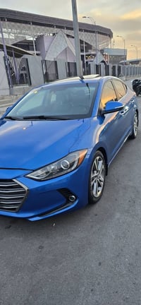 للبيع الانترا 2017 ماشيه69ميل حادث موضح بصورالسيارةفول واحدعله واحد لي...