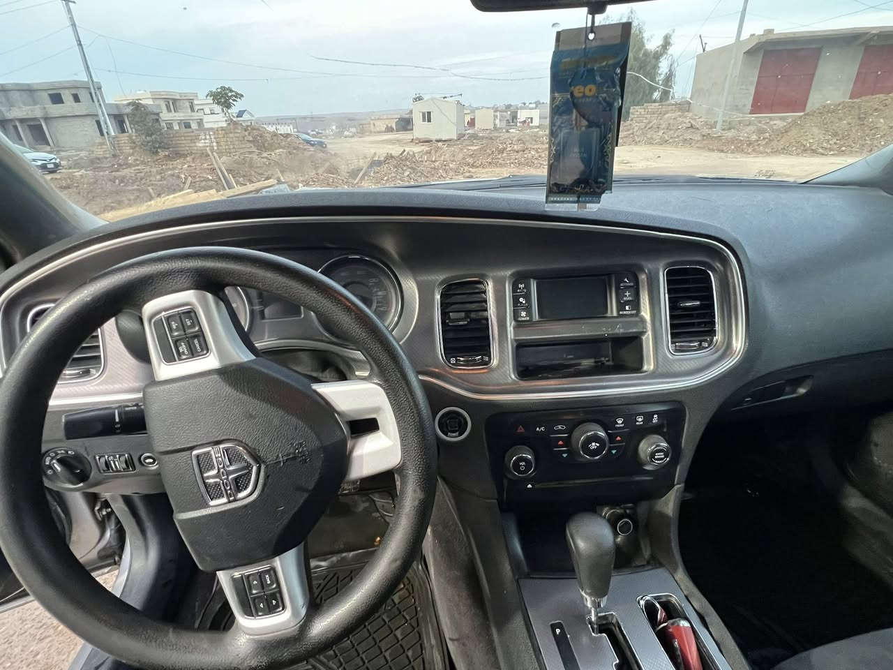 جارجر 2014 كصة   متومة اربيل طبق الاصل شرط حاسبه 
كير كفاله 
محرك 3600 كفاله 
تبريد ثلج
حداديه فول
كيج 260 
اوتو ايكو  
غرفتها حلوه 
داخل فول شاشه زغيرة
السياره خير من الله السعر 55

ويرهم مراوس حسب القناعة

الاتصال***********
