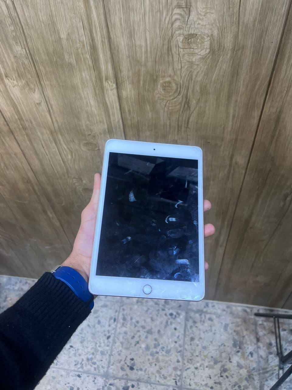 السلام عليكم أقره الوصف
ايباد  ايفون جيل الخامس iPad mini
ايباد نضيف نسبه النضافه مالته 100/85
ايباد ذاكرته 64
بطاريه90
السعر 225
المكان بغداد جديده سينماء البيضاء يم فلافل جمال
الرقم *********** متواجد وتساب
