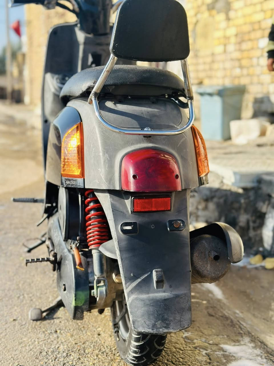 سلام عليكم بوليسي للبيع 50 بلاد مفتوحه لاستيك ولف دراجه كله بلاد ما نقصه برغي سعر 700 وبيه مجال رقم ***********
