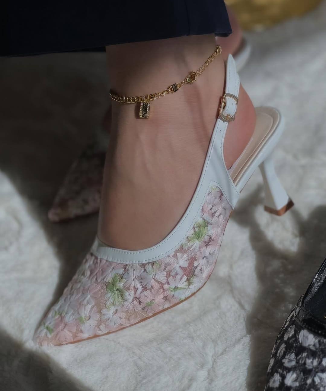 مع #شيك خلي خطواتج رقيقة وية هذا الكعب 🌸✨
خامة توول تطريز لطيف 🤏🏻
إرتفاع 5 سنتم بقاعدة مريحة 
قياس 37 - 41 

📍العنوان : المسيب -شارع البلدية -فرع جمانه 2 - مقابل شيخ العود 
يتوفر لدينا توصيل لجميع المحافظات 🚗 
#احذية_نسائية #حقائب_نسائية #فولو🙏🏻لايك❤️اكسبلور🙏🏻🌹💫 #مسيب_حصوة_الاسكندرية_المشروع_محاويل_النيل_جبلة_أبي_غرق


**إذا كنت صاحب هذا الإعلان وتريد حذفه لأي سبب، رجاءا أرسل رسالة إلى الدعم الفني**