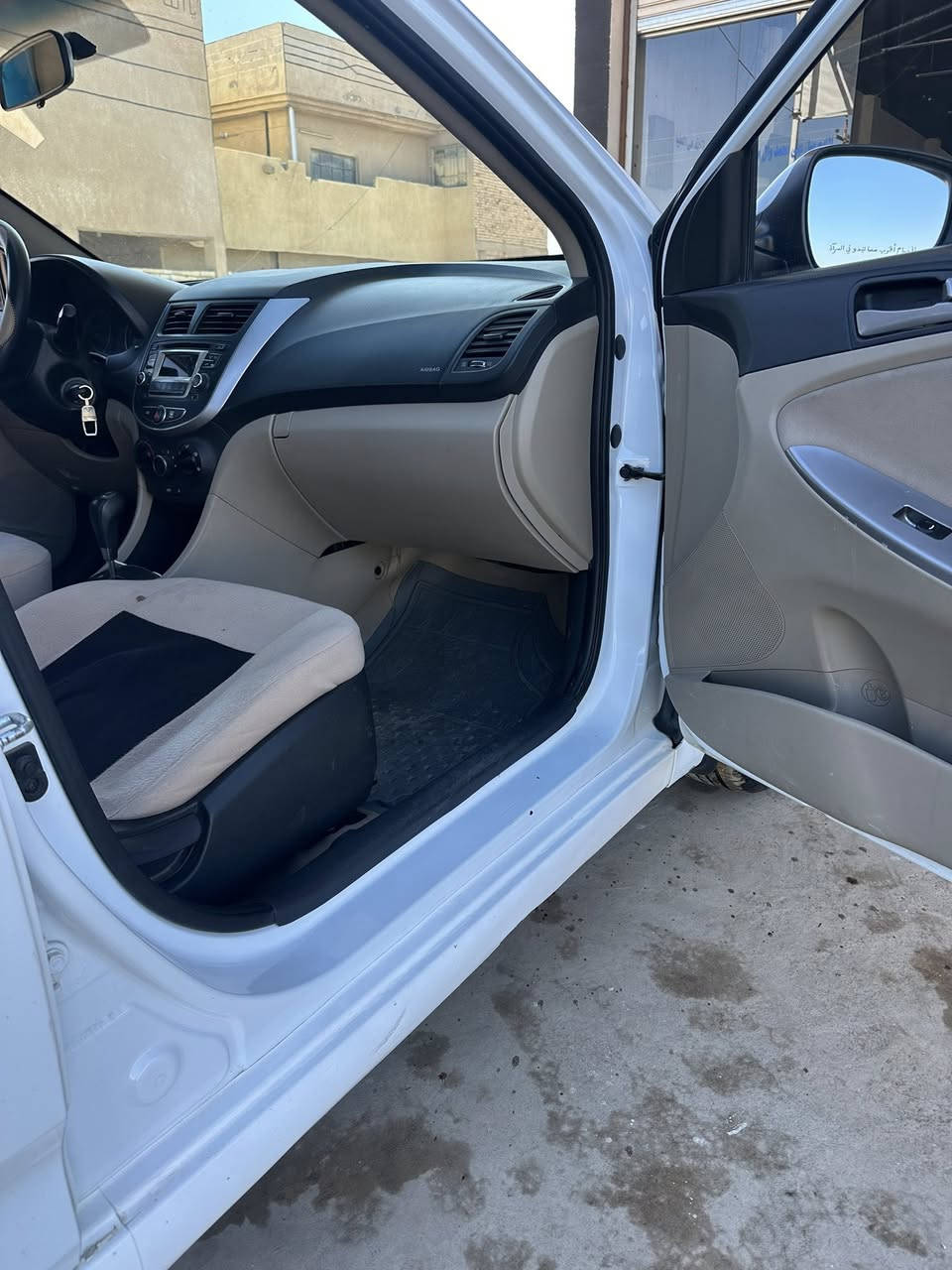 سلام عليكم اكسنت موديل ١٨
للبيع العنوان ديالى الخالص 

السياره خليجي بيها بس جاملوغ خلفي صبغ 

بسمي السنويه ٣١ رقم سليمانيه تريد تحويل تريد وكاله السعر ١١٢  وبي مجال حك الجيه 

الاستفسار     ع ***********
