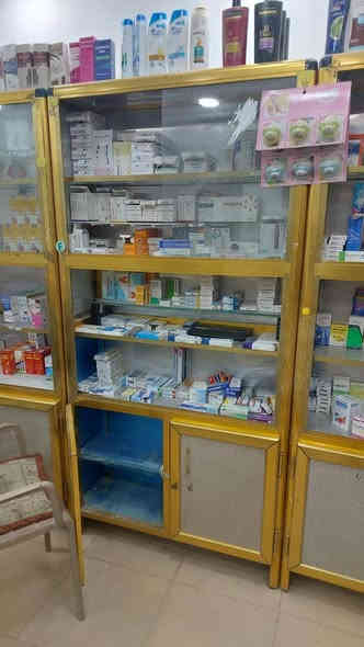 لو كرات صيدلية للبيع ميز عدد اثنان بحالة ممتازة العنوان الأكرمين بالقرب من مجمع الوارث للاتصال***********
