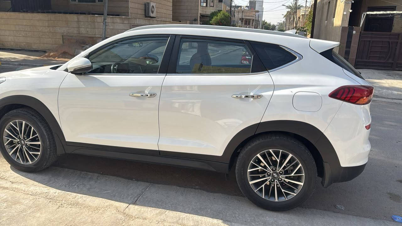 السلام عليكم توسان مديل 2019 خليجي 
مكفوله كفاله عامه فول مواصفات عدا الفتحه 
ماشيه 80  تريد وكاله تريد تحول شرط الفحص وين ميعجبك لا بارد ولا صبغ ولا تبديل مكاني بغداد حي الجهاد 
السعر 198 وبيه مجال 
***********
***********
