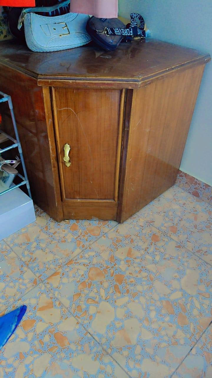 السلام عليكم عندي غرفه نوم  سعرها 650  *********** وهذا الرقم بي واتساب
