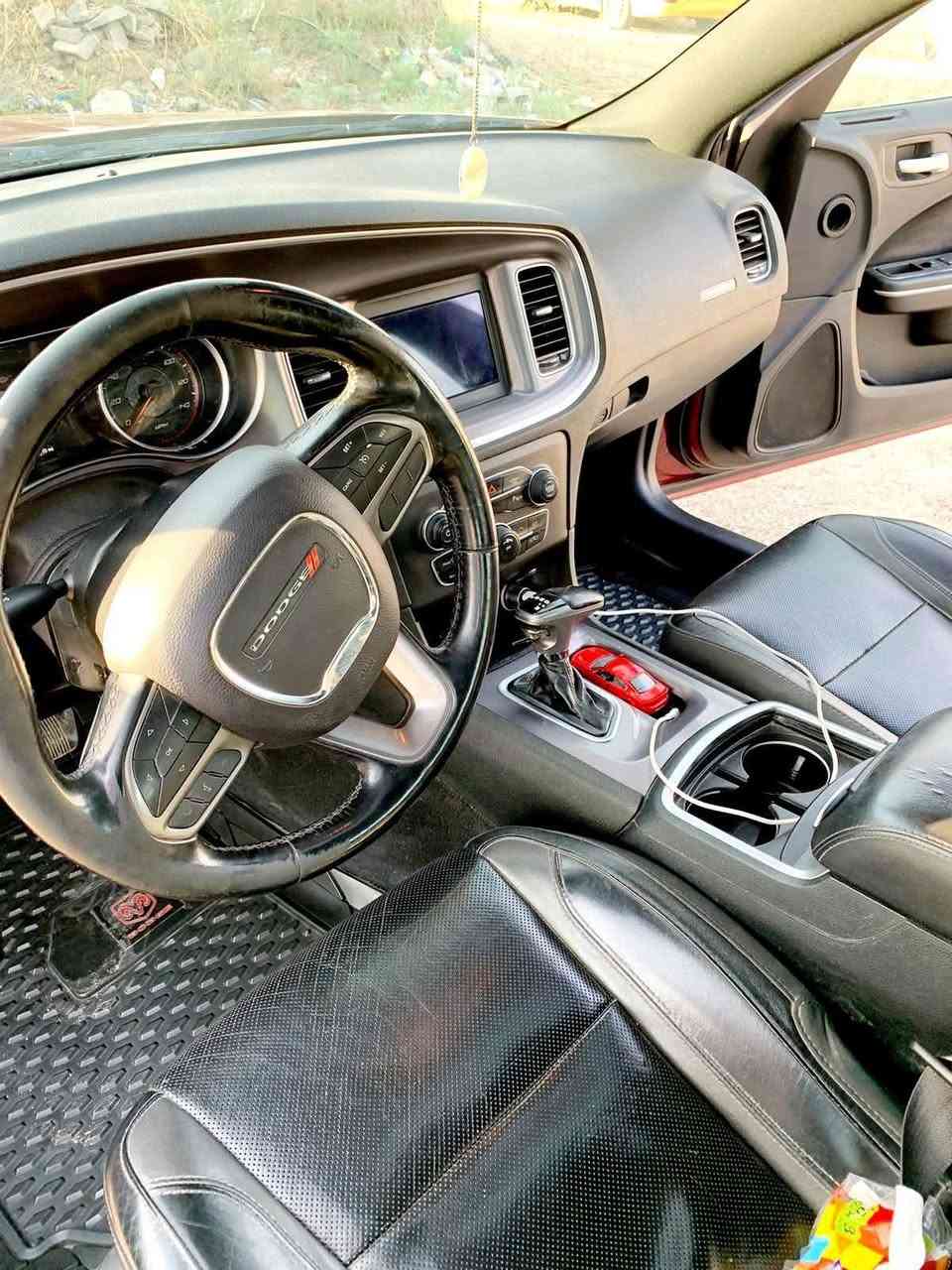 جارجر موديل 2020 فول فتحة وباقي المواصفات محرك ٦ سلندر رقم بغداد الجديد حادثها كلش بسيط وبدون ايرباك فقط هلال جاملغ خلفي ونرش جاملغ وباب ملاون وياه نرش وباب كلير  بدون حادث وحسبهن ٣ قطع حته لاتعبك كير محرك كفالة سيارة بجم كبس قطرة صبغ مبي وشادلها ويل مأوية وبيها ملاحظات بسيطة ولمعتها اقوة من الصور مكاني بغداد ***********
