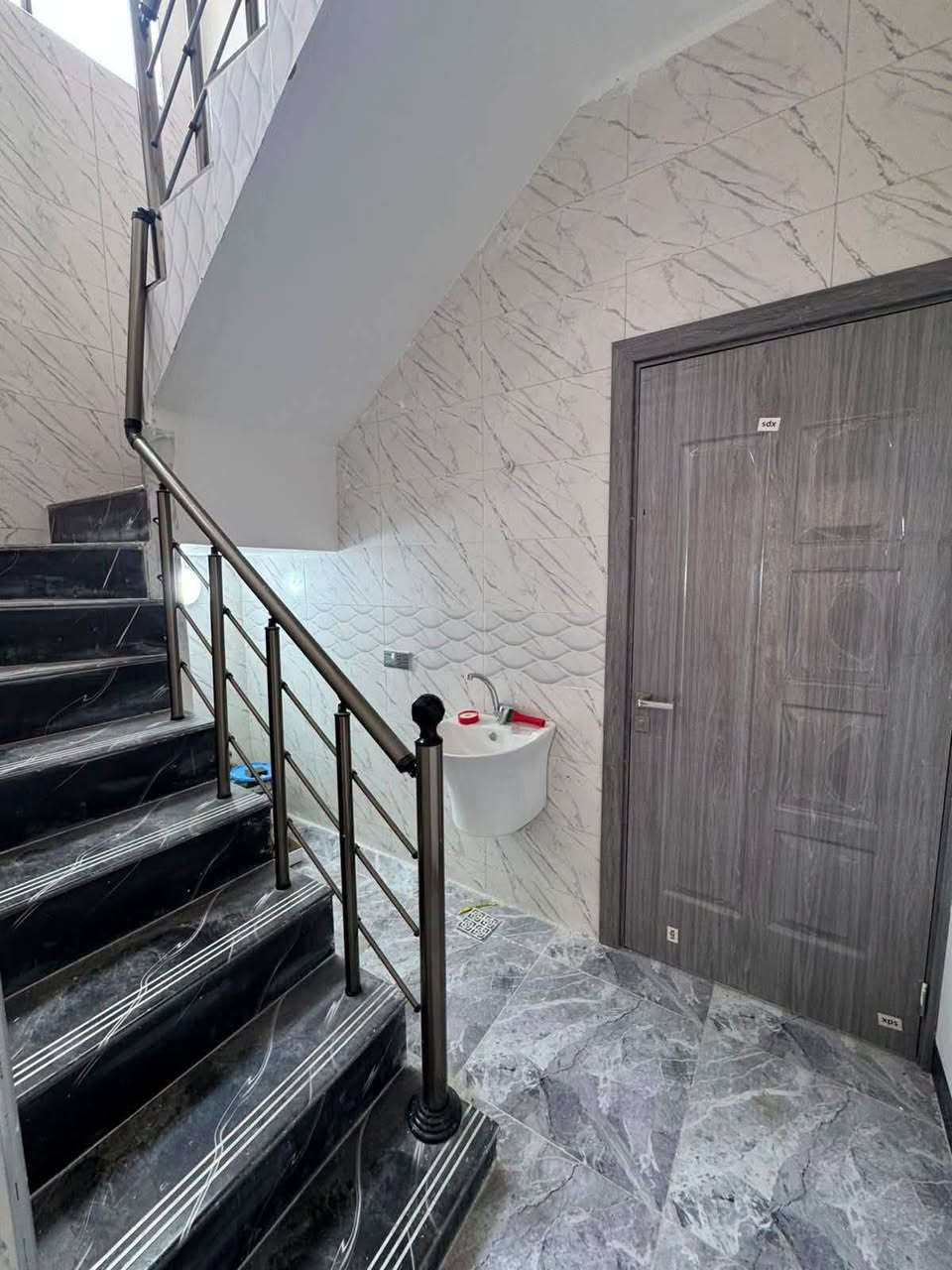 🏠للبيع🏠للبيع🏠زيرو
دار سكني سند طابو ملك صرف 
 الموقع : حي السماح قرب مشروع الماء الثاني
📐 المساحة: 100 م² | واجهة 5
🔹 #طابق واحد مطبخ استقبال هول صحيات غرفة  نوم بيتونة 
للأستفسار مراجعة مكتب عمار الهزاع او ⬇️
📲 واتساب 
📞 اتصال مباشر:
📞 ***********
📞 ***********

