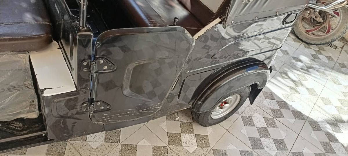 تكتك 22شهر 8مكينه كفاله فقط زنجيل وكلجات بعدني مابدلهن جايبهن عدي والبدي شوفت عينكم ماناقصه شي خير من الله سعر8100وبيه مجال تصال ***********/***********
