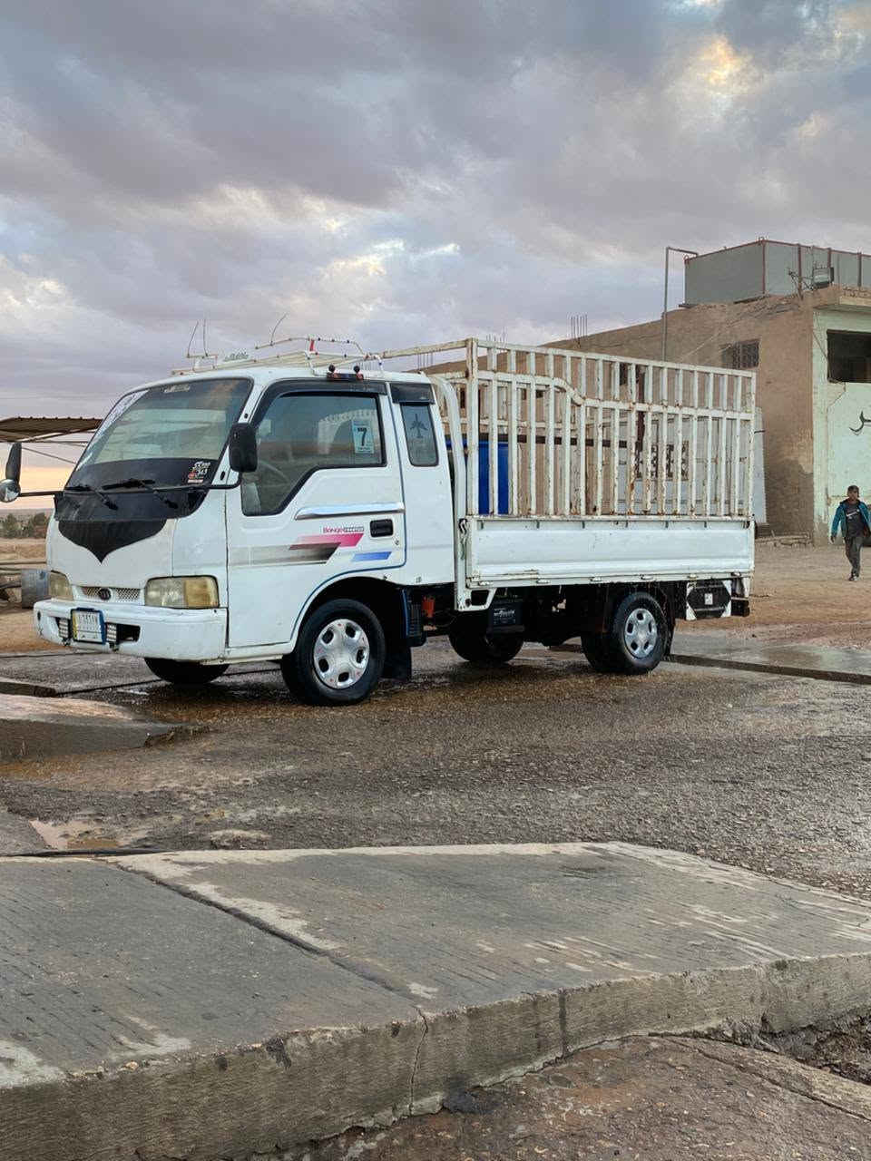 كيا حمل للبيع فونتيره موديل ١٩٩٩ رقم الانبار بأسمي شاصي محرك بي خيط بخار قليل
سعر ٥٥ بيهاا مجال قليل 
رقم الهاتف ***********
