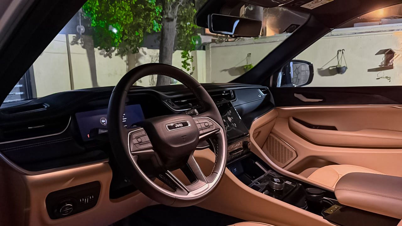 السلام عليكم،
للبيع: جيب لمتد بلاس (Jeep Limited Plus) 🚗
🔹 الحالة: [مكفولة وكالة هارلم / بحالة الوكالة].

🔹 ماشية: 3 ألف كم فقط.

🔴 المواصفات:
🔺 المحرك: 6 سلندر، سعة 3.6 لتر.

🔺 النظام: دفع رباعي (4X4) مع وضعيات قيادة متعددة.

🔺 المقصورة: مقاعد جلد فاخرة (تدفئة وتبريد للمقاعد الأمامية).

🔺 التكنولوجيا: شاشة كبيرة تدعم Apple CarPlay و Android Auto.

🔺 النظام الصوتي: نظام صوتي بريميوم عالي الجودة.

🔺 الأمان: رادار، تنبيه خروج عن المسار، كاميرا °360، وحساسات أمامية وخلفية، توقف ذاتي.

🔺 الإضافات: فتحة + سقف بانوراما، تشغيل عن بعد، دخول ذكي، صندوق كهربائي، مرايا جانبية كهربائية.

🔷 رقمها حلو شبه مميز.

💰 السعر: 46,500$ وبيها مجال

🔴 السيارة مغلفة بچم PPF ضمان 10 سنوات
يجي وياها چادر خاص مضاد للشمس والحالوب غير مُستعمل + أرضية روزلاين + لاصق حماية للشاشة الوسطية غير مُستعمل.

📞 للتواصل والاستفسار: ***********
📍العنوان: بغداد، العرصات
