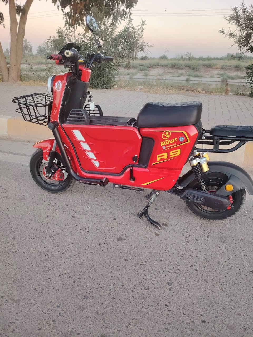 السلام عليكم دراجه R9 موديل 26جديد فول مواصفات كامل مستخدمه 4اشهر 
تشغيل عن بعد 3 بصمات  
بطاريات 5🔋 فول
دبل اشاره وباقي المواصفات معروفه 
السعر خاص او الاتصال ع رقم***********
