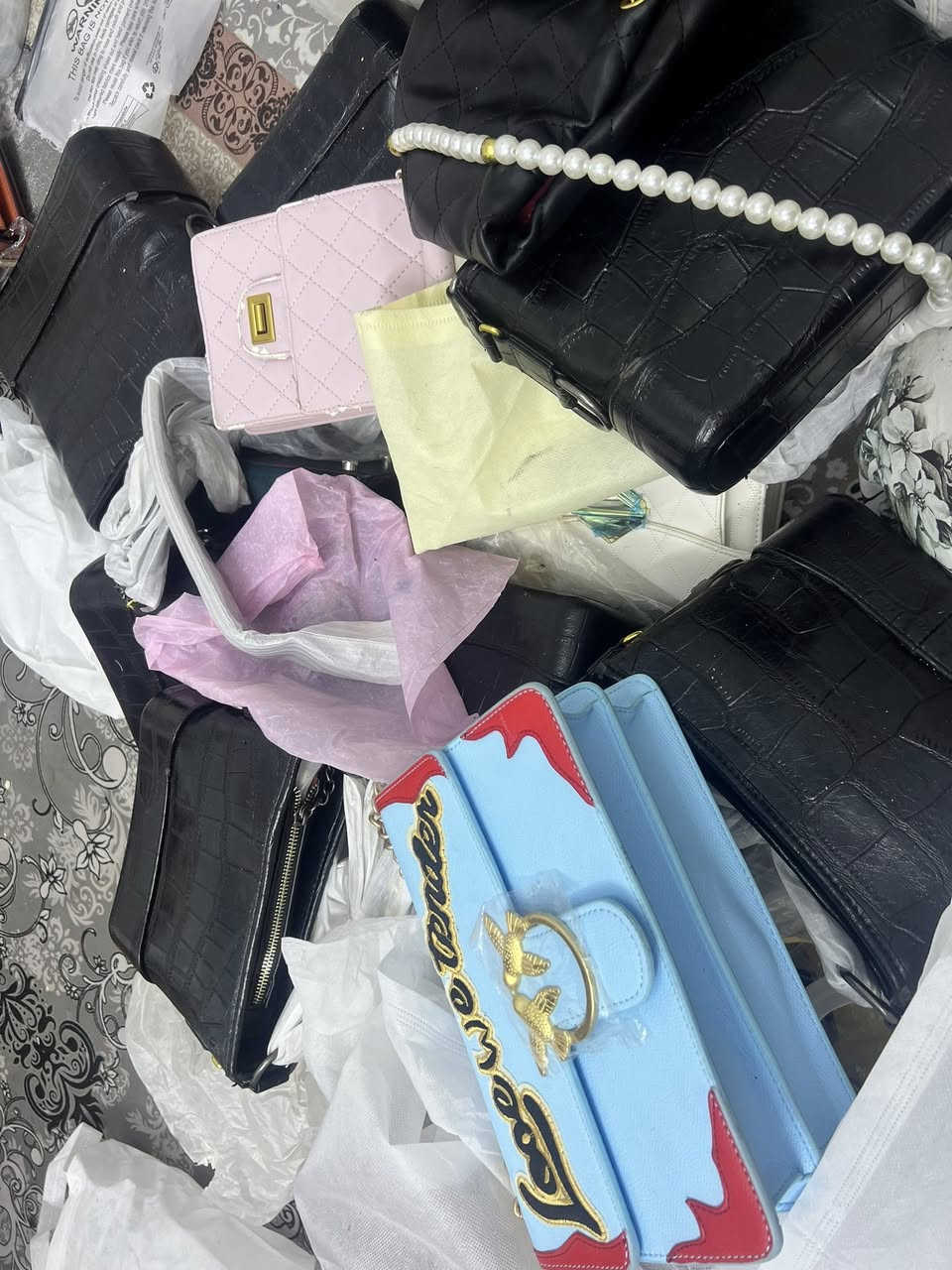 كمية من جنطة ابيع شلعة ومفرد كل3 جنط ب5 بيهن ضربات بسيطة


**إذا كنت صاحب هذا الإعلان وتريد حذفه لأي سبب، رجاءا أرسل رسالة إلى الدعم الفني**