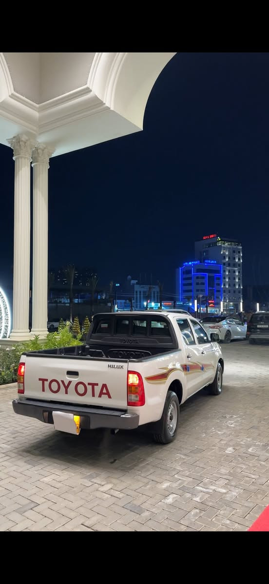 TOYOTA HILUX موديل 2010
سيارة 85000روية دعامي لو دعامي به شه رت بي سبوغ 
سعر 205 مجال
***********
