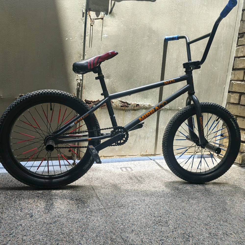سلام عليكم 
شباب بايسكل للبيع 
النـوع: bmx
الشـركه: MIRRACO
الـون:  فيلي
نضافته: 90٪
شباب البايسكل نضيف كلش ومال حركات وبي مكينه اصليه وسكان اصلي نضيف والركبه مالته الاصليه
وشباب ماتحصلون هيج نضافه البايسكل نضيف وهاي الصور كدامكم 
شباب مكاني راح يكون 
بغداد شهداء البياع 
وهذا الرقم: ***********
وسعره: 100 وبي مجال انشالله
