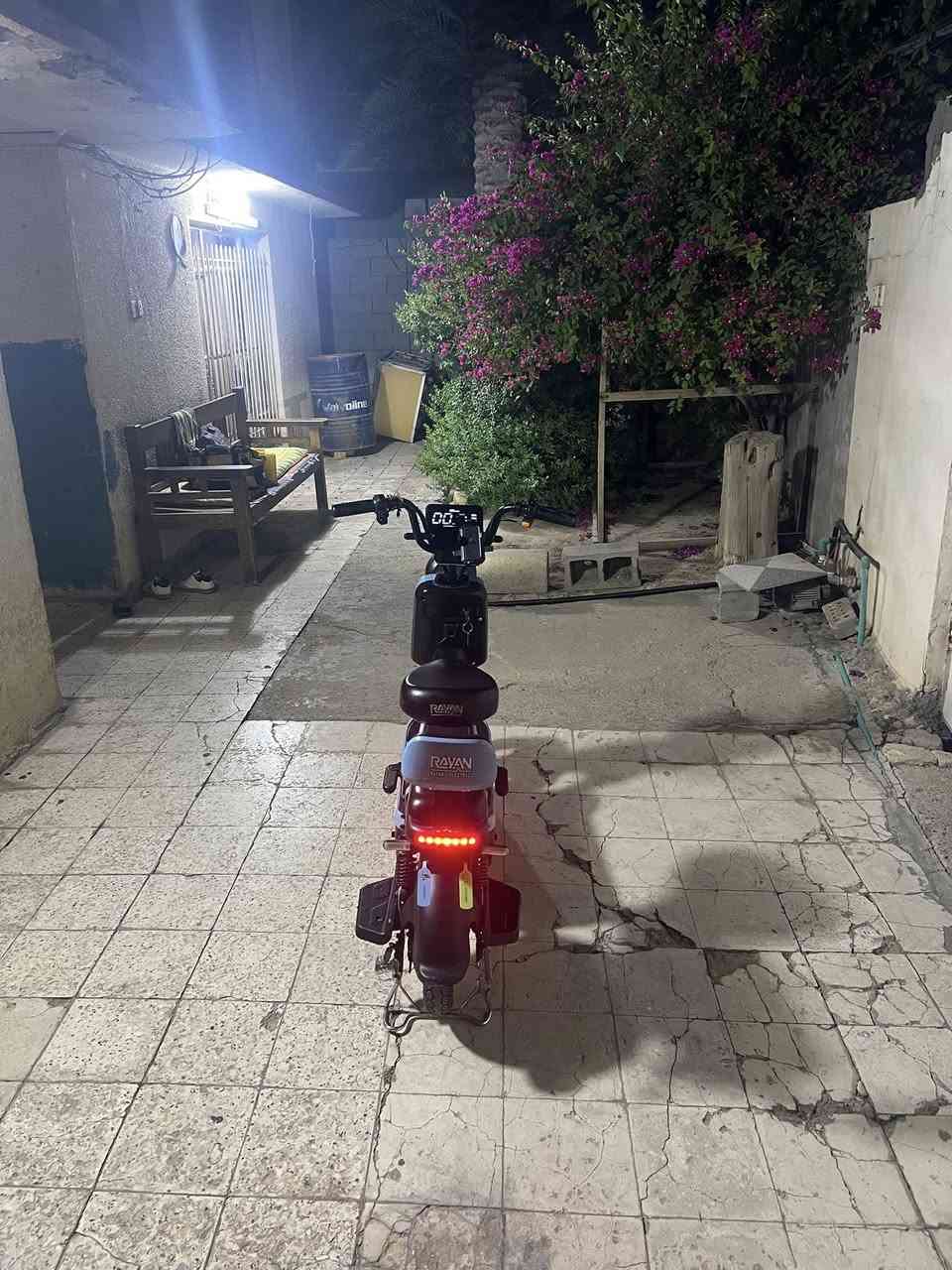 سلام عليكم دراجة شحن نضيفة للبيع مكاني صويرة بيها فطر يم الكلوب ***********
