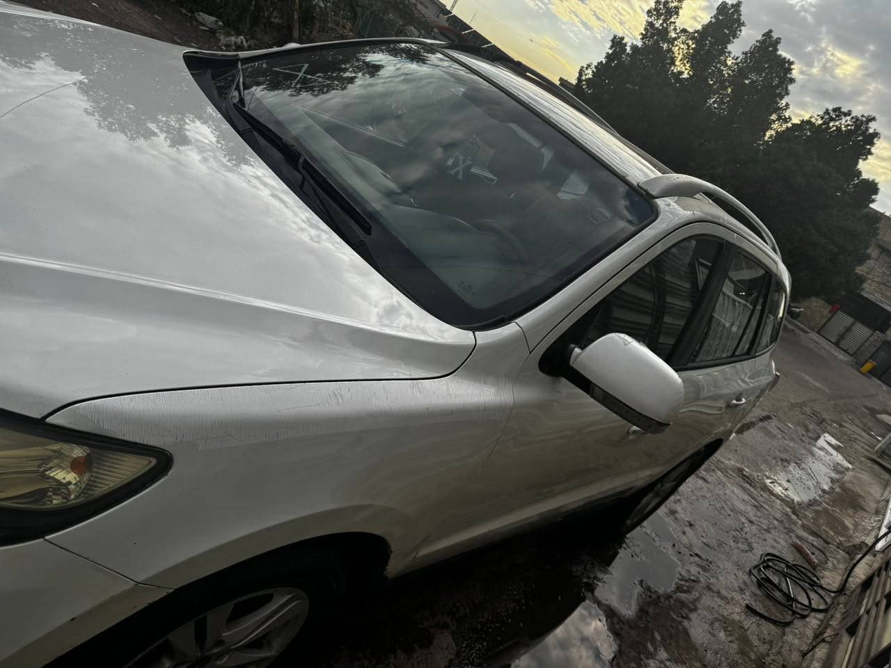 السلام عليكم للبيع سنتافي 2011 بيهة طخه بالجاملغ الايسر ومصلحه عالبارد كد شبرين سيارة نظيفه ماشيه 140 الف حقيقي مكينة 3600 ستة سلندر السعر 145 المكان بغداد حي اور للاستفسار ***********
