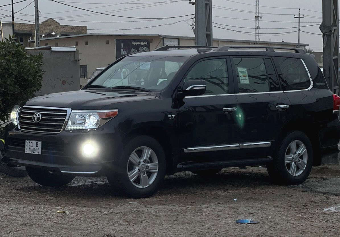 السلام عليكم لاندكروزر vxr  بريم 2012
للبيع او مراوس حسب القناعه السياره جديده بدون صبغ حتى الدعاميات فقط بيها بارد جاملغ امامي ايمن ماشيه 175 الف حقيقي شرط الفحص مكينه 4600 المرغوب مواصفات فول البريم معروف ام الطفايه ليزرات ترحيب مري قلاب وشفط كشن السايق كهرباء ثلاث دكم فتحه زراك امامي حساسات امامي خلفي بلادي سياره احلى من صور تخم تاير يابني جديد صدر امامي خلفي كله جديد السعر 340 ورقه بيها مجال  للاستفسار *********** مكاني الديوانيه / السدير
