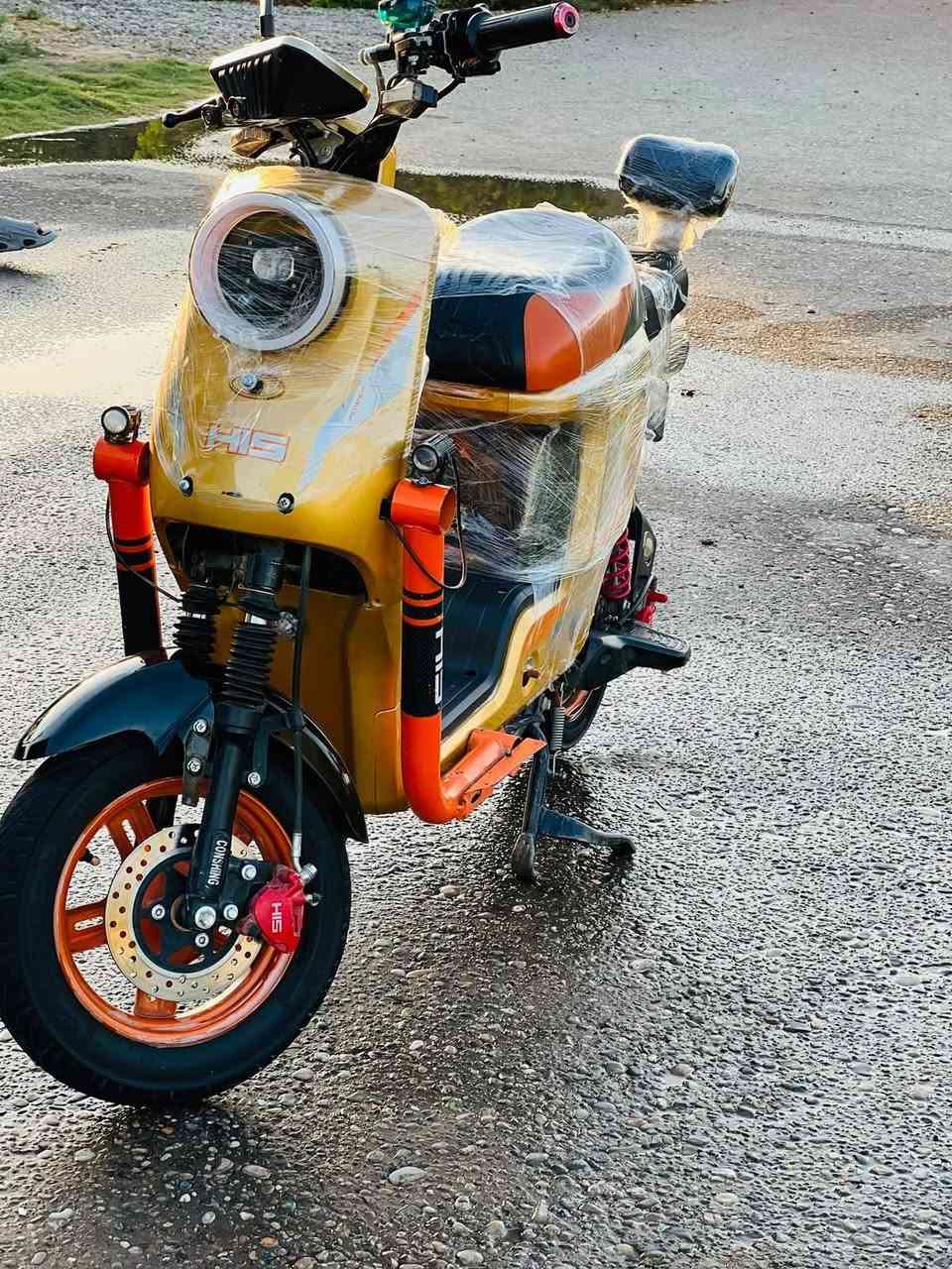 HIS  x900 شركه العالميه
-من ارقى انواع الدراجات حاليا من ناحية المتانة والسرعة والشلعة 🔥

الملف 2000 قوي جدا

السرعة في العداد 115 , 4نمرات

الدراجة كلشي بيها من اشاير ونشرات وعدسة زينون عالي وناصي
تخم تاير 

بيها نظام البگ الرجوع

بيها نظام تثبيت السرعة 

نظام بريكات دسكات 

نظام دبلات حقيقي

بيها اشاير يمين ويسار ودبل اشارة

بيها نظام الشاشة يظهرلك ( السرعة ، الشحن ، الكيلومتر ، ونظام كشف الاعطال ، وعدد النمر )
الدراجة بيها 5 بطاريات اصلية
بالشاشة يطلع 72v قوة البطاريات تمشيك مسافة طويلة ومناسبة جدا عن تجربة .
السعر 460 وبي مجال حك الجيه 
مكاني صلاح الدين تكريت
رقم المبايل ***********
