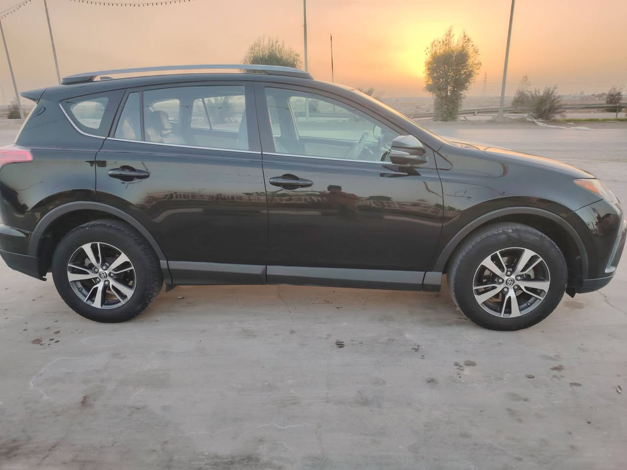 تيوتا راف فور 2018
فتحه بصمه اشاير بل مري 
حساس امامي 
كلين تايتل 
المقاعد جلد 
مواصفات xle
السعر 190 وبيها مجال 
للستفسار ***********
او ***********
وبيهن واتساب
