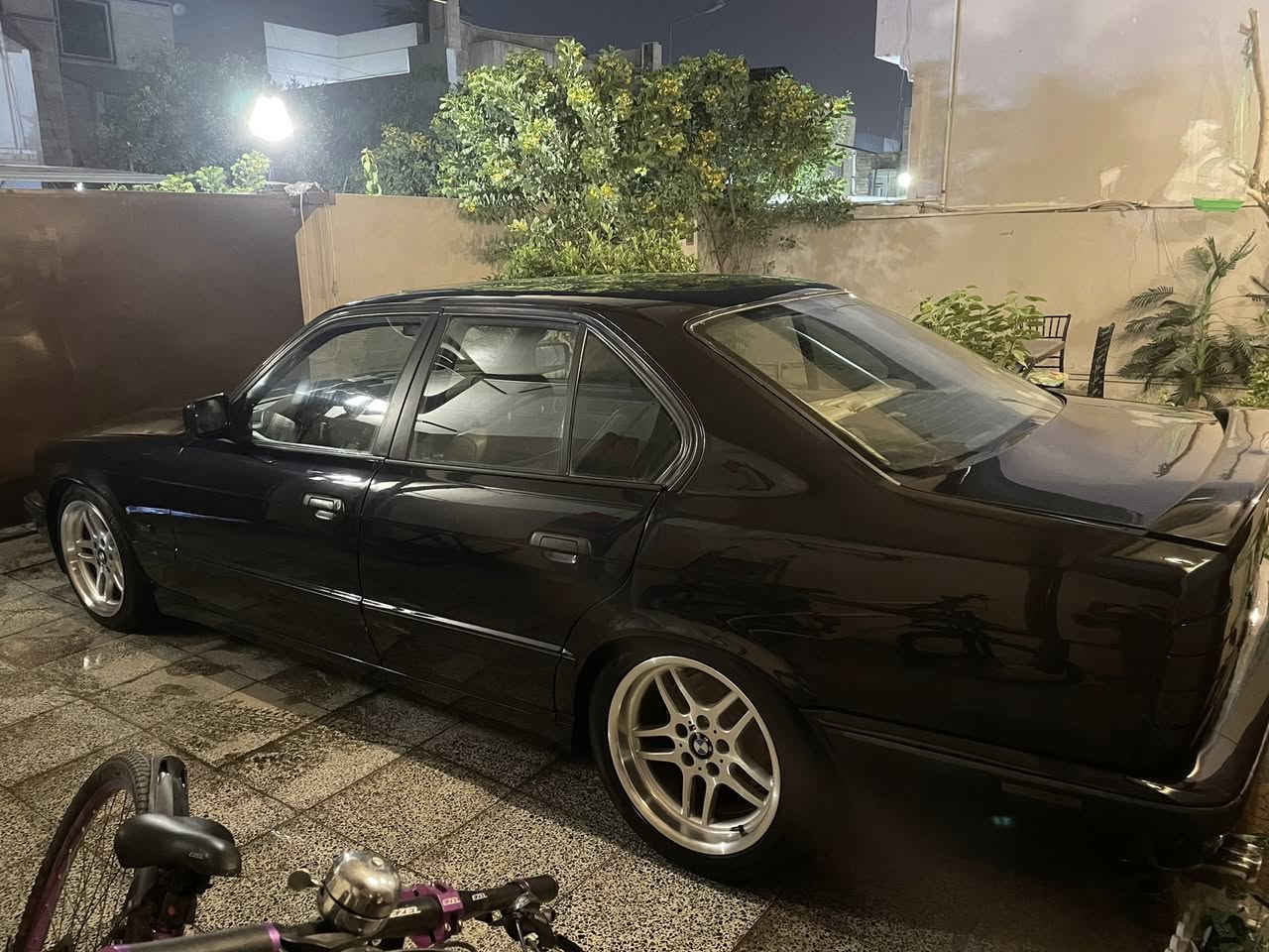 السلام عليكم 
BMW E34 1991
للبيع 
مكينة مسكر عدله المرغوب 
وارد يابان السياره كير ومكينه  مكفولات مصبوغه عام صبغتهه حلوه عليهه كت M ولايتات زنون و سوارات 
بيهه ويل M قياس 17
غرفتهه من جوه جديده لون بيجي كراسي كهرباء طبعا  بيهه فتحه 
بك لايت سموك 
رقم بغداد الجديد السنويه بأسمي هزه جديده كامله مكمله 
السعره 86وبيهه مجال
مكانهه بغداد ***********
