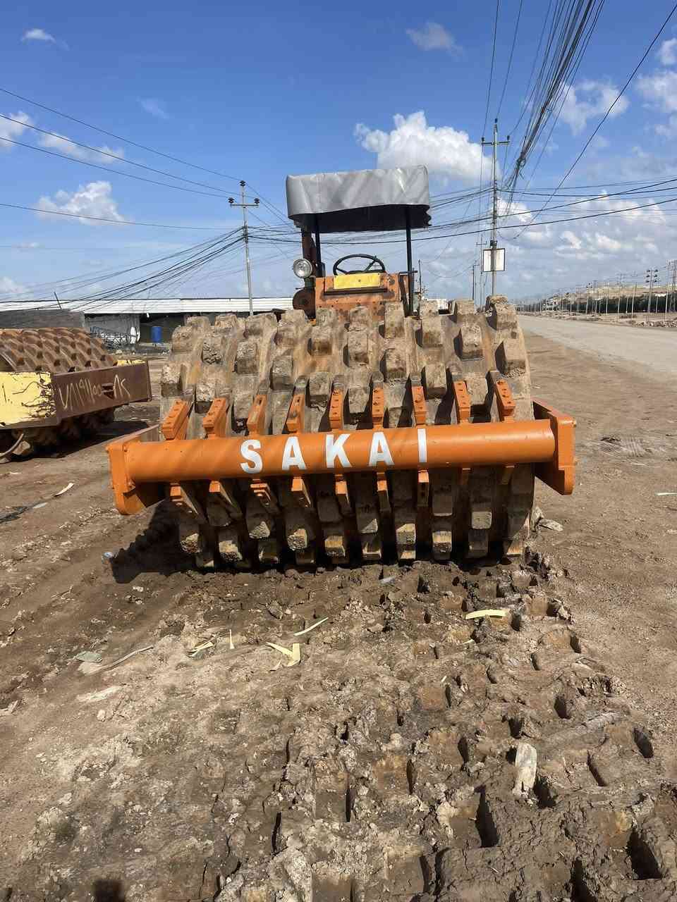 السلام عليكم للبيع حادله ساكاي موديل 85 رقم نينوى جاهزه مضخات هزاز صينيه شرط بيها خيط بخال جدآ بصيط مكانها رمادي السعر 230 ورقه سنويه تجديدها عليه 
***********
