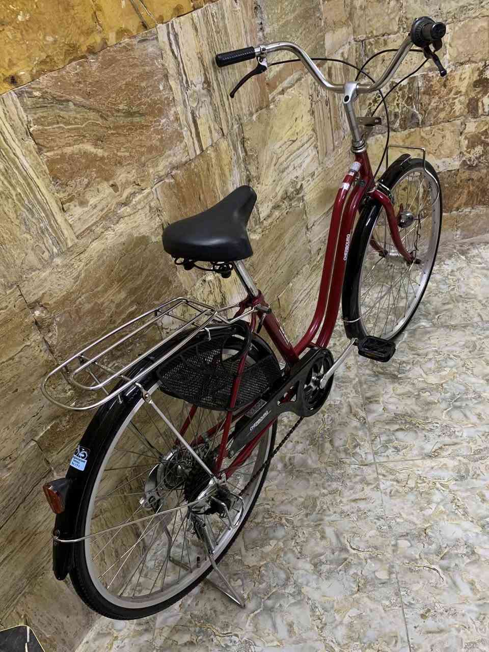 سلام عليكم باسكل 🚲بناتي ياباني🚲 للبيع لباسكل جديد اي نقص مابي تايرات جدد بريكات جدد كير ٧نمر شغال وكلوب حساس امامي شغال مال حاويه حجم ٢٦ مصار هواي من اشتريته سعره 110 الف دينار مكاني بغداد السيديه تقاطع درويش للتواصل اتصل ***********
