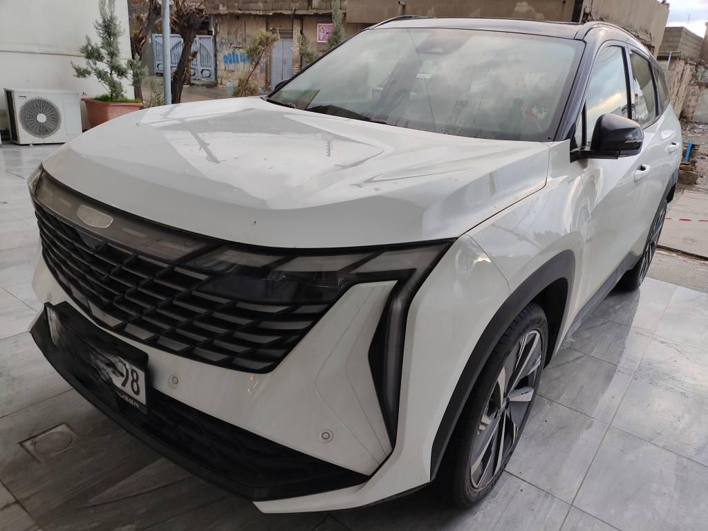 کوردی | عربی

- )Geely Starray (GF( بو فروشتن جیلی ستاری
*********** WhatsApp 
...

موديل ٢٠٢٥

ئوتومبیلیکی ناوازه و لوکس خاوه نی به رزترین مواسه فات فول فول مواسه فات - (GF)، زور خاوین و بی کیشه. گرنگترین تایبه تمه ندییه کان

. ته کنه لوژیا و ئاسوده یی به سمه کورسی کاره بایی له گه ل میموری ست سارد که ره وه ی کوشن (Ventilation)، و سیسته می پاککه ره وه ی هه وا له ناو ژووره وه.

دیزاین و رووناکی پانوراما لایتی پیشه وه ی LED فول لایتی ئوتوماتیک، له گه ل رووناکی ده وروبه ری ژووره وه (Ambient Lighting که دیمه نیکی سیحری ده به خشیت.

سه لامه تی و لیخورین دیاری کردنی خیرایی خو گونجین ناسینه وه ی هیمای هاتوچو )Adaptive Cruise Control( سیسته می ABS کونترولی جیگیری ئه لیکترونی (ESC)، و کونترول کردنی خزان.

هاوکاری لیخورین داتاشو (HUD) هه سته وه ری باران، ئاوینه ی لاته نیشتی کاره بایی و راگری نشیوی

تایبه تمه ندی زیاتر سندوقی کاره بایی بارگاویکردنی بیته ل و سیسته میته برید و فوول کونترولی Wireless Charger( ئوتوماتيكي.

ئه م ئوتومبیله هه موو سیسته مه زیره که کانی تیدایه بو لیخورینیکی ئارام و موديرن

لبيع جيلي ستاري GF 
2025
ماشیە ١٠٠٠٠کم نفس زیرو
سيارة عصرية تجمع بين الفخامة، التكنولوجيا المتطورة، والأداء القوي السيارة بحالة الوكالة وتتمتع بكافة المواصفات الذكية.

أهم المواصفات والمميزات:

. الأداء والقيادة نظام تثبيت السرعة التكيفي (رادار)، نظام التعرف على علامات المرور، مساعد نزول المنحدرات، ونظام التحكم في التماسك والثبات الإلكتروني (ESC & ABS). التكنولوجيا والراحة تشغيل بصمة شاشة عرض على الزجاج الأمامي (داتاشو - (HUD) ، وشاحن لاسلكي للهواتف الذكية.

المقصورة الداخلية: كراسي جلد كهربائية مع خاصية الذاكرة (Memory Seat، نظام تبريد المقاعد، ونظام تنقية الهواء الذكي.

. الإضاءة والتصميم: سقف بانوراما، إضاءة أمامية LED مع نظام الإضاءة العالية التلقائي، وإضاءة محيطية (Ambient Lighting داخلية متعددة الألوان.

الإضافات الخارجية: صندوق خلفي كهربائي، مرايا جانبية كهربائية، وحساسات مطر للمساحات.

المناخ مكيف أوتوماتيكي بالكامل مع تحكم منفصل. السيارة تمثل قمة التكنولوجيا من جيلي بمحرك قوي وتصميم السليمانية, العراق
