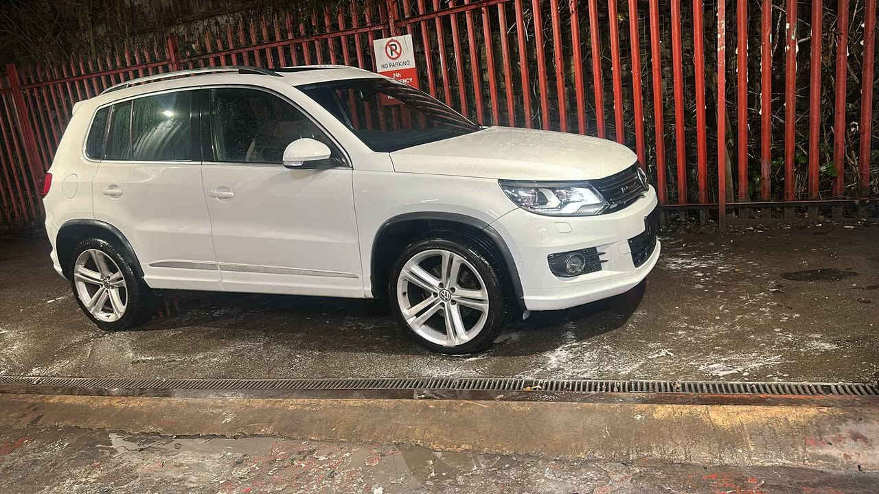 2015 Volkswagen Tiguan 2.0 TDI R-Line | Automatic | 4Motion | Euro 6

Price: £6,300

A strong, practical SUV with R-Line styling and four-wheel drive. Drives well and offers a good balance of performance, comfort, and capability.

Vehicle Details:
Category: SUV
Transmission: Automatic
Mileage: 102,000
Fuel: Diesel
MOT:5/9/2026
Engine: 2.0L (1,968cc)
CO₂: 150 g/km
Road Tax: £215
Colour: White
Euro 6 compliant
4Motion four-wheel drive
Panoramic roof

Specification Highlights:
R-Line Edition
Front parking sensors with parking assistance
Bi-Xenon headlights with automatic dusk sensing
Dual-zone electronic climate control
Automatic air recirculation
Bluetooth telephone preparation

Cat N 
Open to offers

To contact via mobile: *********** Hull, North Humberside
