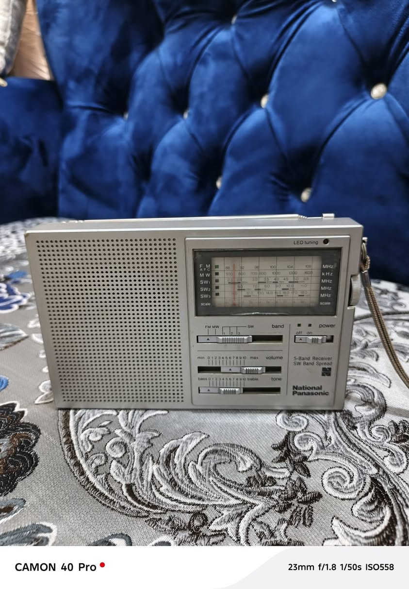 السلام عليكم / راديو ناشيونال باناسونيك صناعة اليابان 5 موجات FM / MW/ SW 1-2-3 نظافة الجهاز 80٪ وحسب ماموضح بالصورة  للإستفسار على سعره التواصل على الخاص - لايوجد توصيل / عنواني بغداد - الدوره


**إذا كنت صاحب هذا الإعلان وتريد حذفه لأي سبب، رجاءا أرسل رسالة إلى الدعم الفني**