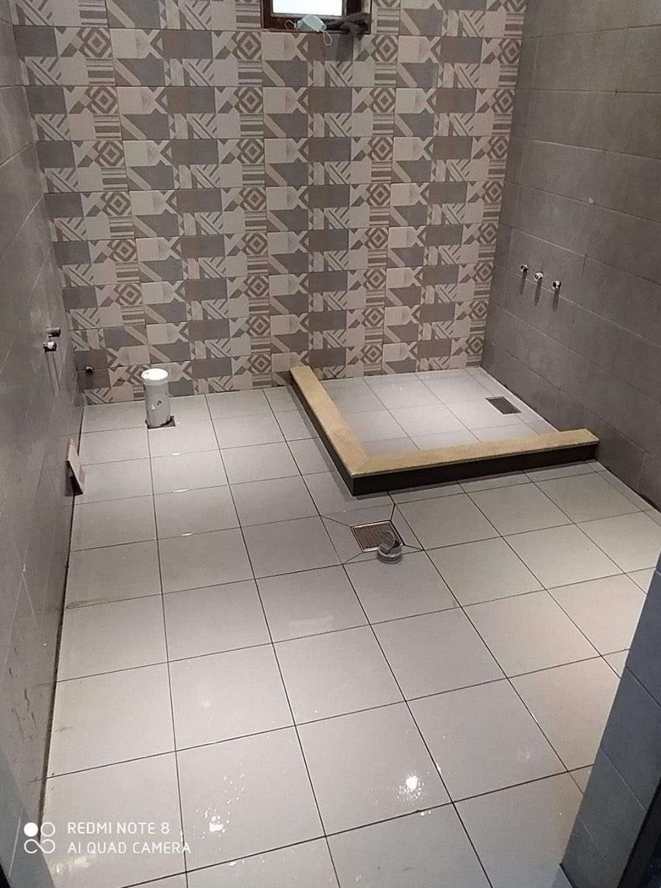 سلام عليكم خلفه سيراميك متفرغ  ***********
