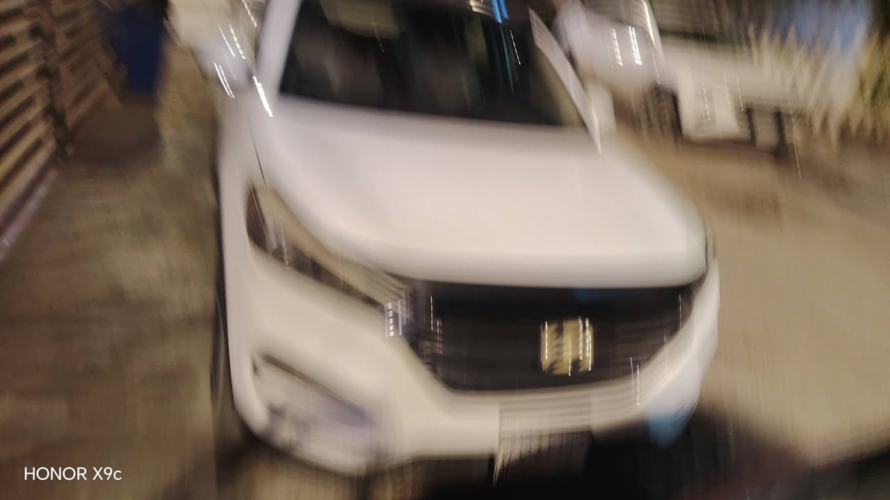 توسان موديل ٢٠١٧ امريكي ضررها بنيد وجاملغ صفحة السايق بارد كامل مواصفات ماشية ٧٧ الف للاستفسار الاتصال على الرقم (***********)
