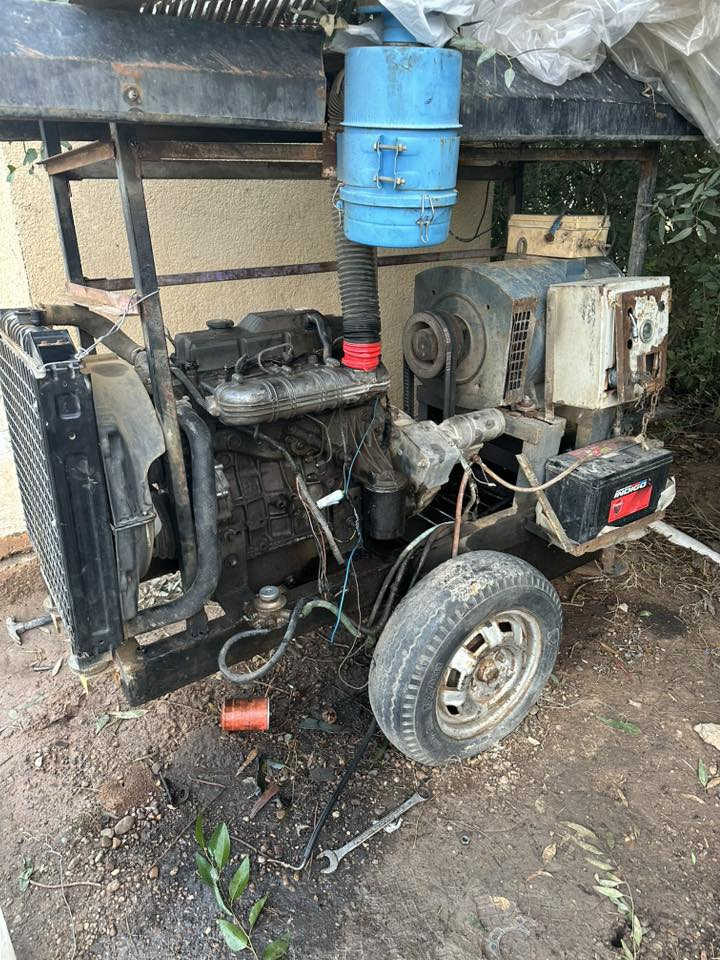 مولد كيا 2700 للبيع تجفيت جديد صار 20يوم تقريباً تشغيل سلف كامل مكمّل ماتصرف عليه ربع دينار محولة 35كيفي تريد سنكل تريد ثري فيز مسويله نضام السعر 13 ورقة بي مجال تواصل ***********
