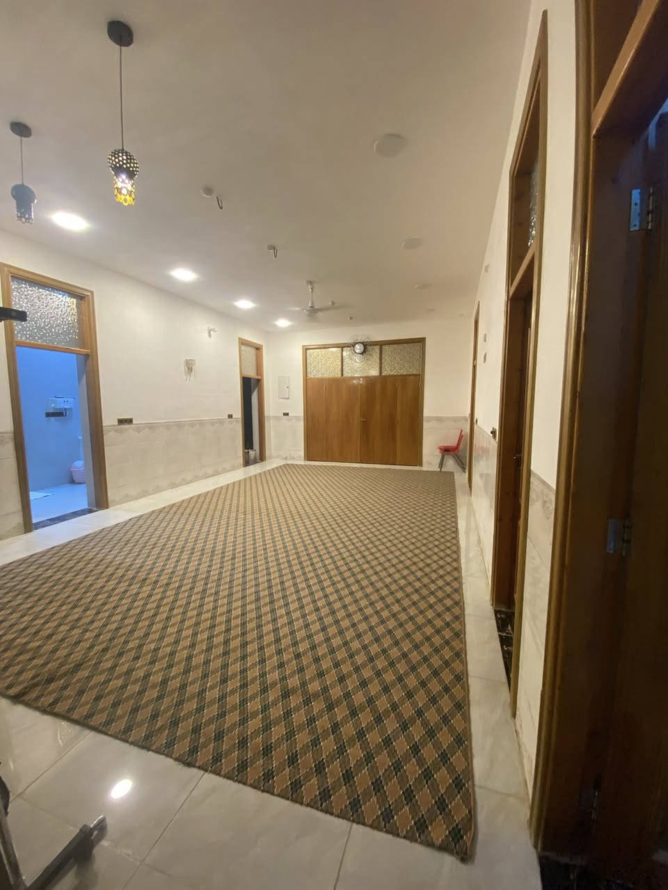 سلام عليكم
بيت للبيع مساحة ٣٠٠ متر سند ١١٧
يحتوي على ٣ غرف نوم
صاله متصله مع الهول وبينهن قاطع
استقبال
مطبخ
مجمع صحيات
كلدور
🏮الكاونتر يُباع مع البيت لأن مفصل على حسب المطبخ ما يتغير مكانه
📍العنوان:طريق مشاية الامام الحسين مقابل حي المشتل قرب بيت المولى
للاستفسار الاتصال على الرقم التالي:
***********📌
📌بي واتساب
