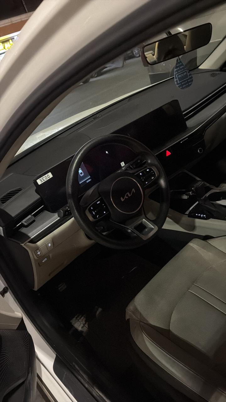 للبيع k5 موديل 24 فول مواصفات مكانها المنصور للاستفسار 0770 271 1203
