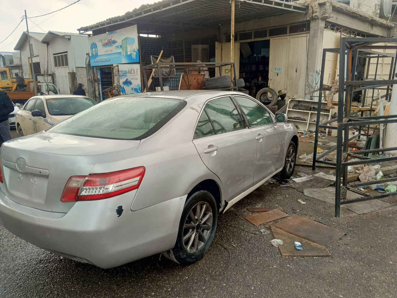 السلام عليكم للبيع كامري موديل 2010 رقم أربيل تحويل أو وكاله بيها حادث من كدام  ومصلحه كير ومكينه جدد بس نقص ظفيره وعقل مكان سياره سليمانيه أعتذر عن الخاص السعر 55 وبيها مجال لشراي يتصل ***********
