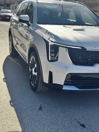 سورنتو 2025   فول واحد على واحد ماعده كامرات وفوريل   ماشيه 6000الف حق...