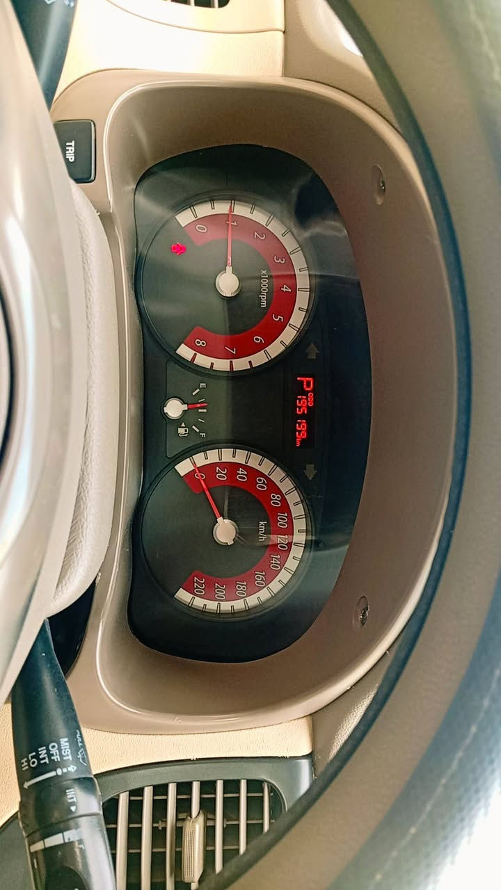 سلام عليكم 
كيه ريو 
مديل ١٢
 مكفوله ماعده البنيد مقسم وبارد مقدمت البنيد 
مكينه ١٦٠٠
جاهز من كلشي 
تخم تاير 
السعر ٩٢
رقم الهاتف 
***********
0771687566
