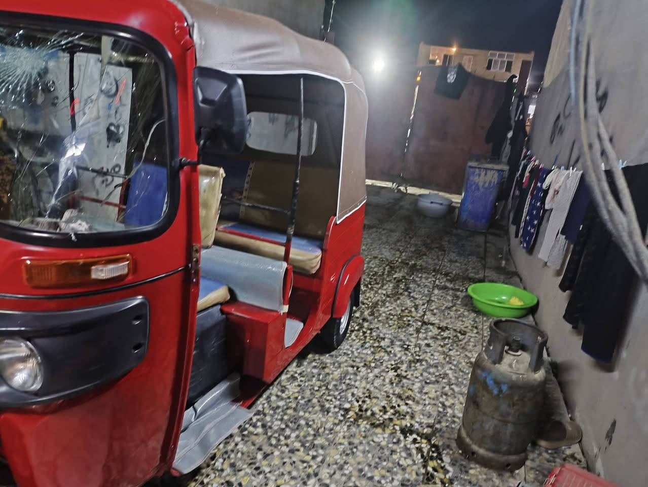 تكتك لبيع موديل 17 رقم نكليزي 
بيها مكانات صبغ جماليه فقط 
مكينه اكسن جديد 
السعرر 4200
العنوان بغداد حي نصر 
رقم الهاتف ***********
