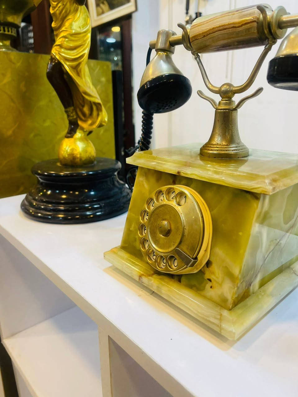 حيث للماضي صوت، وللتاريخ حكاية. نجمع لكم قطعاً نادرة تروي تفاصيل الزمن الجميل." نوفر لكم أجمل التراث القديم خلي بيتك أجمل

شتحب كلشي وسعره كل ما عليك تدخل خاص ودزي الصوره الي تعجبك وانطيك كل التفاصيل عدنه قطع أعمارهم أكثر من ١٠٠ عام


**إذا كنت صاحب هذا الإعلان وتريد حذفه لأي سبب، رجاءا أرسل رسالة إلى الدعم الفني**