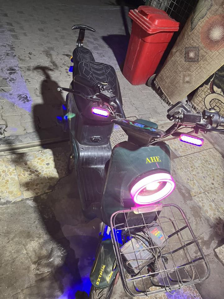 السلام عليكم دراجه r9للبيع الدراجه بعده جديده بطاريته اخو الجديد السعر 375وبيع مجال للشراي للستفسار رقم ***********
