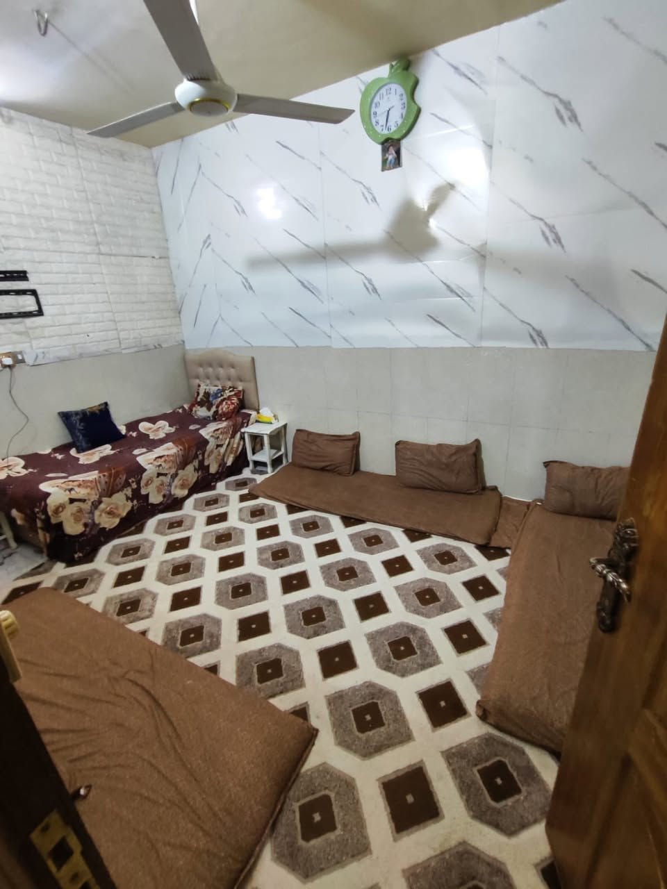 بيت 65 متر بستنه عقد 25 للبيع 75 مليون وقابل للتفاوض شارع ابو طالب ع
ربع ساعه مشي للإمام الحسين ع 
تفاصيل اكثر الاتصال على هذا الرقم 
***********
