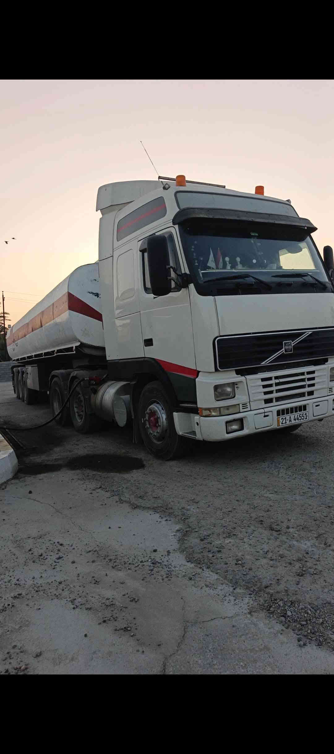 السلام عليكم فالفو شخاطه سنكل امامي بلادي تانكي 43طن سياره مكفوله برقي ما بيه نقص كير ٣/٣ كفالف كير محرك شاصي سياره جا تشتغل منضومه بويلر سياره تخم تاير بس زوج نص عمر مكان سياره تاجي
سعر 265ورقه 
للاتصال
‏‪0787 532 8098
