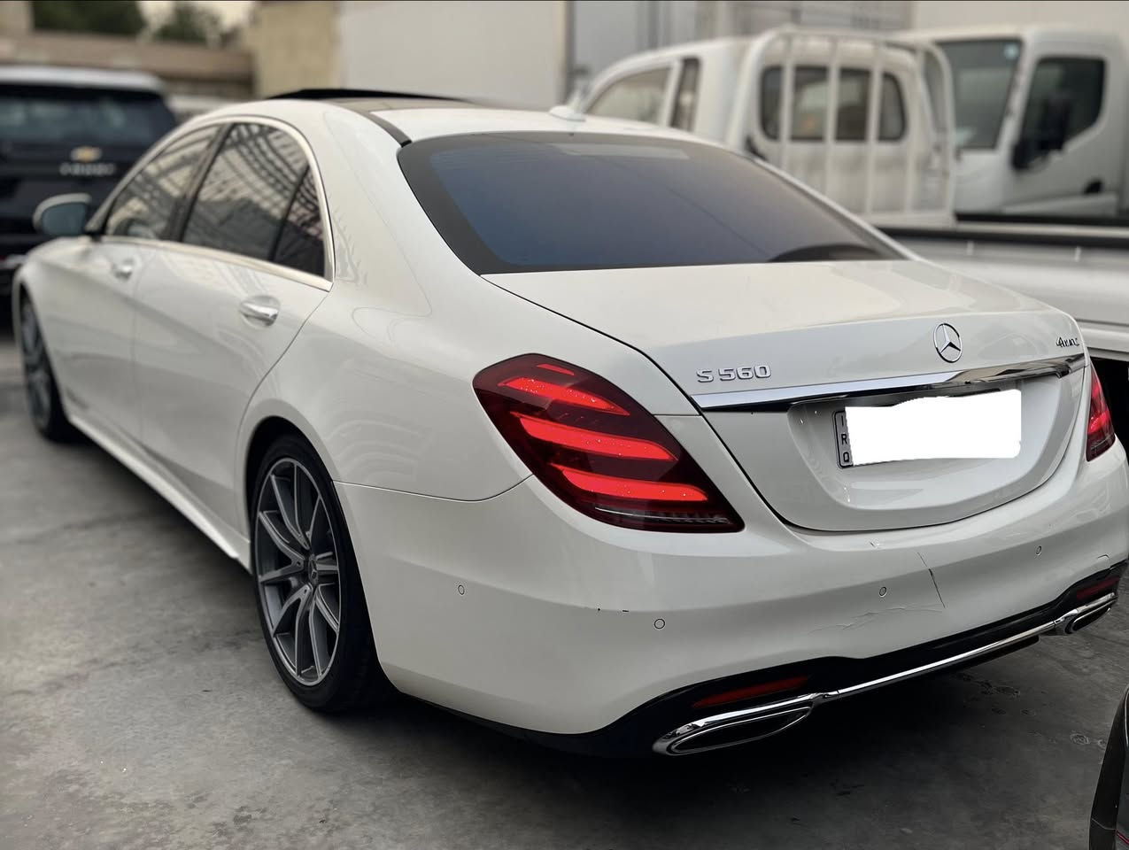#للبـيــبــع مارسيدس اس كلاس S560

#مــوديــل / 2018 

#الـمـنـشـأ / خليجي وكالة خمس افصوص

#الـعــــداد الـمـسـافــة / 67.000 الف كليو

#داخــل / قرميدي اصلي دزاينو 

_________________________

بانورما . ابواب شفط . نظام راس دجاجة . ناظور ليلي . خمس بردات . لايتات اليدي . حساسات خلفي وأمامي . كشنات مساج . داخل ثلاجة خلفية . كشنات تبريد تدفئة . سقف كنتارا . 

_________________________

العنوان / بغداد معارض النهضة 

الهاتف / *********** حيدر الكرادي
