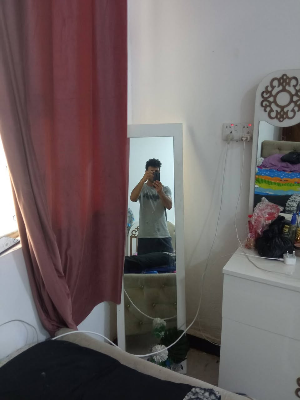 للبيع غرفه +كاونتر *********** وتساب

