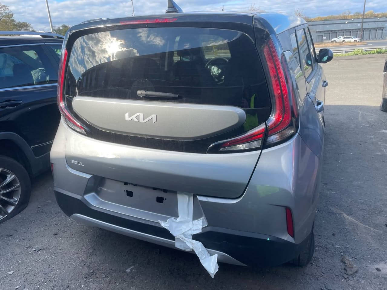 السلام عليكم
كيا صول
موديل ٢٥
هذا حادث بيها 
بعد ٥ايام توصل للعقبه
ابيع ع حادث لتعجبه يتواصل خاص
السعر١١٢بيها مجال
***********
