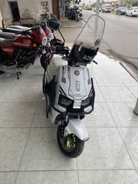 شحن ريناكس  6بطاريات 28 امبير  بطاريات شرط وبدون  عيب افحصها كدامك شاح...